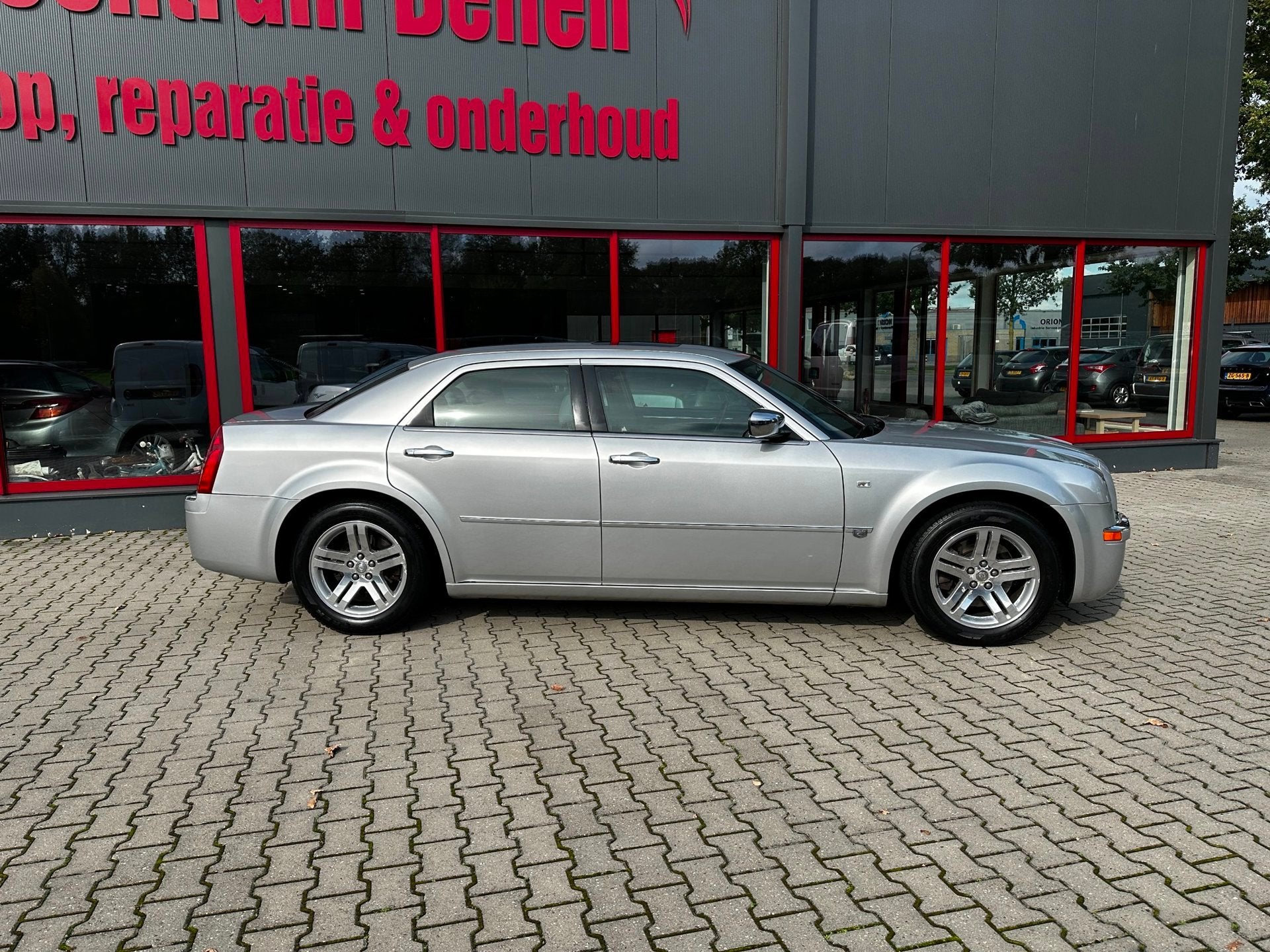 Chrysler 300C 5.7 V8 HEMI / Clima / Navi / Leder / Trekhaak, Auto's, Automaat, Gebruikt, 8 cilinders, 340 pk