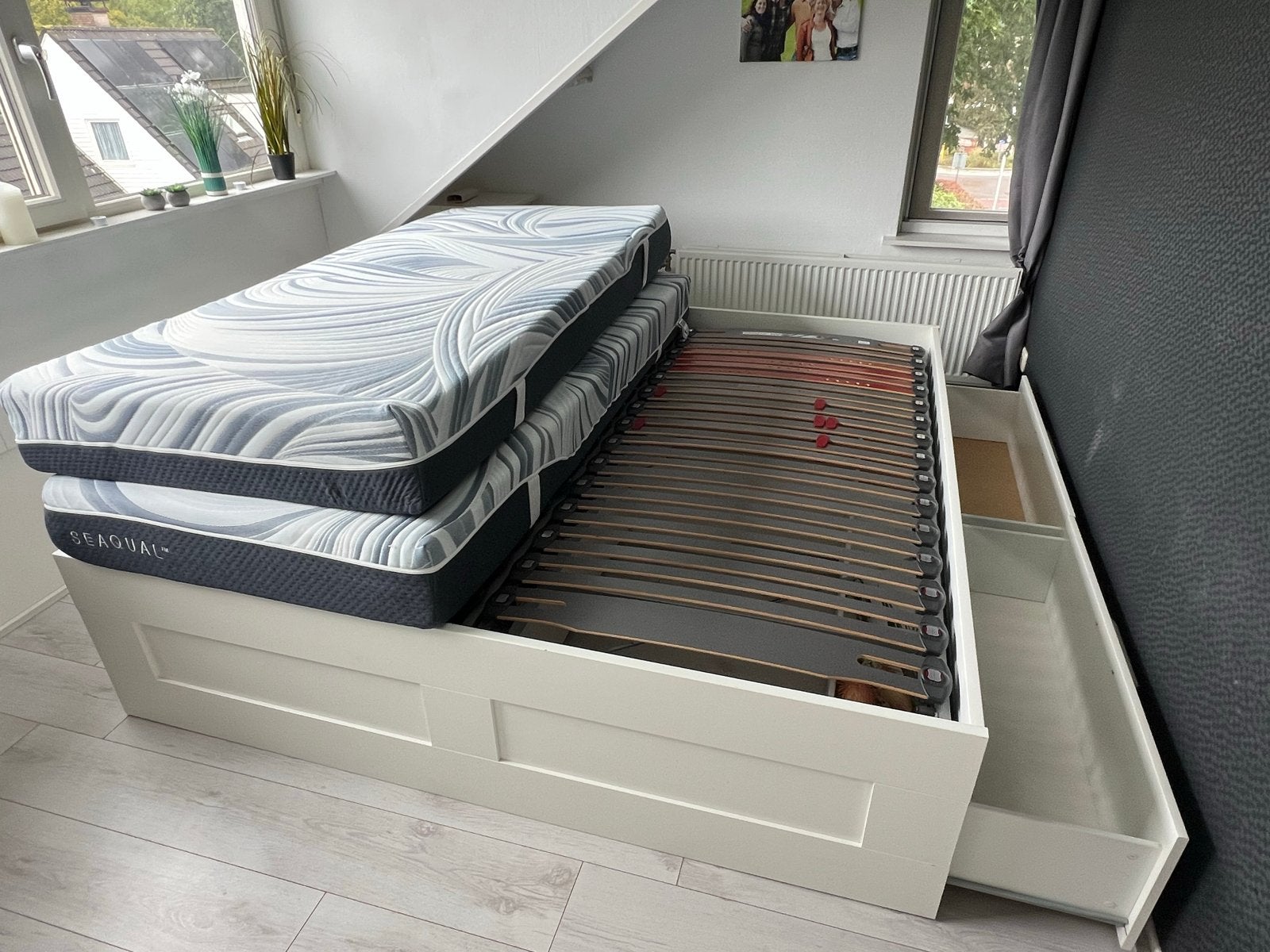 IKEA BRIMNES Tweepersoonsbed 180x200 met lades + matrassen, Huis en Inrichting, Ophalen, Wit, Tweepersoons, Zo goed als nieuw