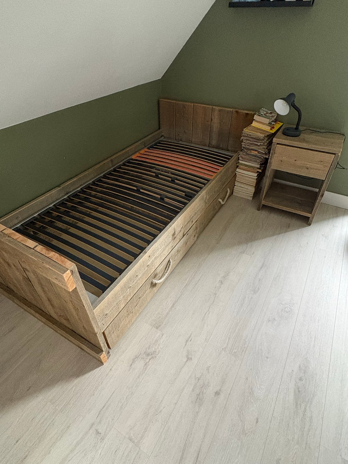 Eenpersoonsbed met nachtkastje en opberglades, Ophalen, Eenpersoons, 200 cm, Hout