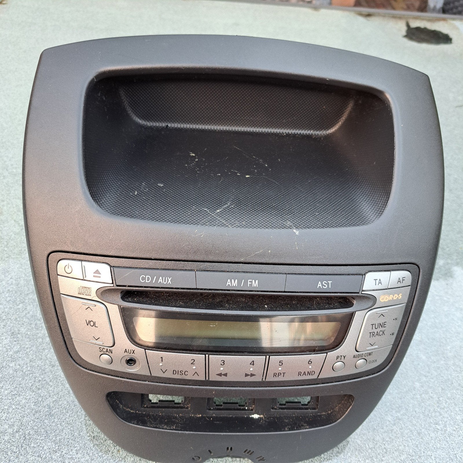 Middenconsole met radio voor Peugeot 107, Citroën C1, Auto-onderdelen, Ophalen of Verzenden, Gebruikt, Peugeot