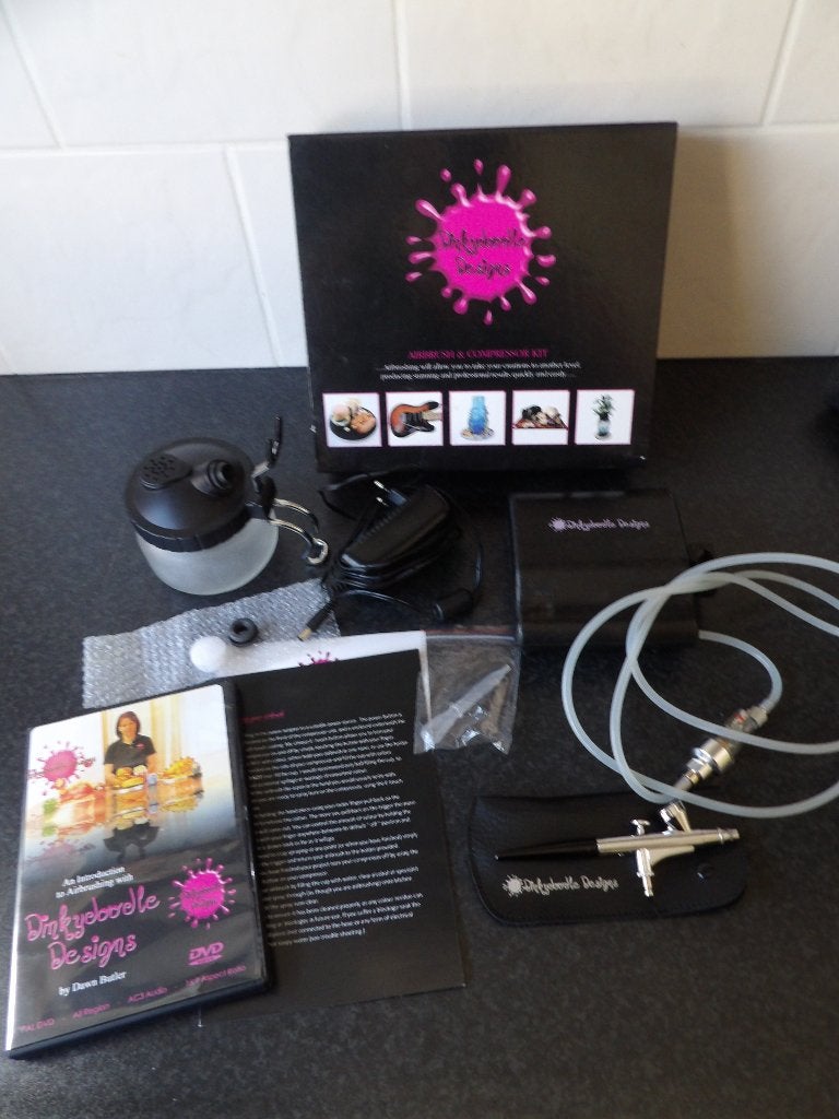 z.g.a.n Dinkydoodle Desigs Airbrush & compressor kit + clean, Hobby en Vrije tijd, Ophalen of Verzenden, Zo goed als nieuw, Taarten of Cupcakes