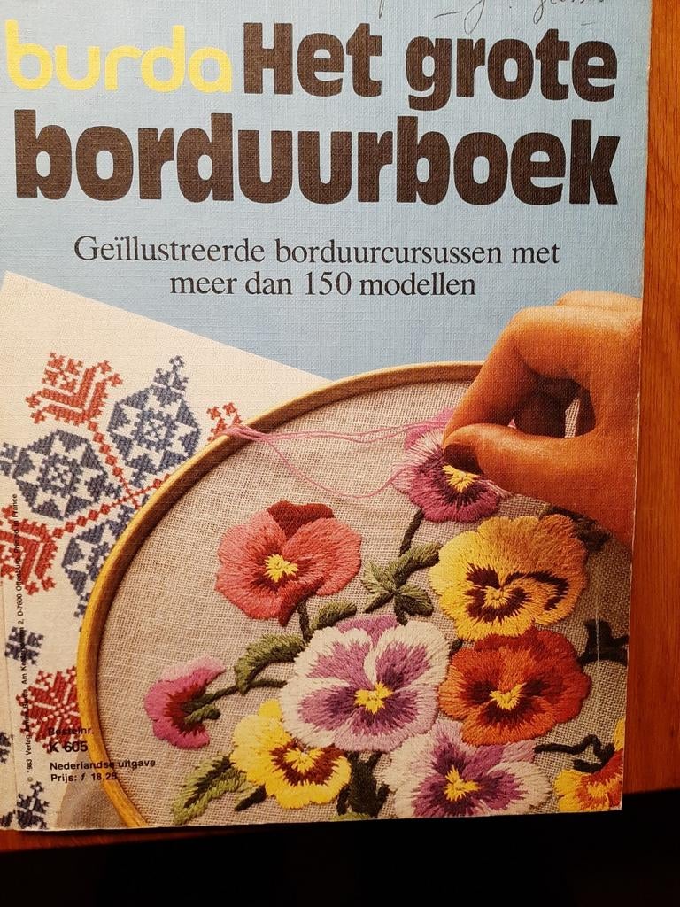Burda Het Grote Borduurboek - Geïllustreerde Cursussen, Hobby en Vrije tijd, Borduren en Borduurmachines, Ophalen of Verzenden
