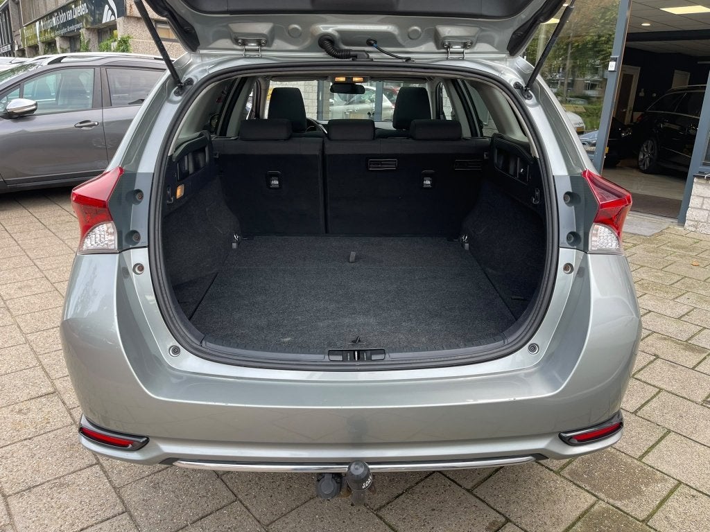 Foto 19 van Toyota Auris Touring Sports 1.2T Business Pano Trekhaak Navi