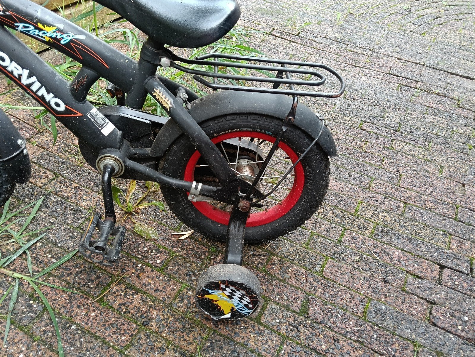 Kinderfiets met zijwieltjes - Zwart/Rood, Ophalen, Terugtraprem, Zijwieltjes, Gebruikt