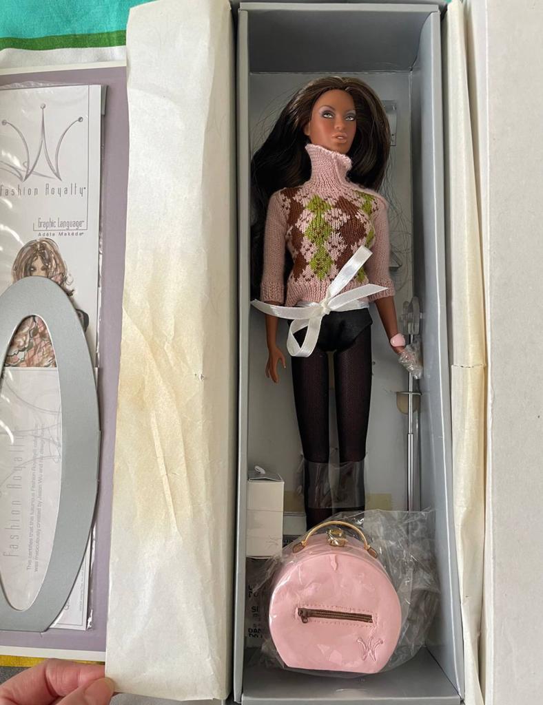 Fashion royalty doll Adele Makeda Graphic Language, Verzamelen, Poppen, Ophalen of Verzenden, Zo goed als nieuw, Pop