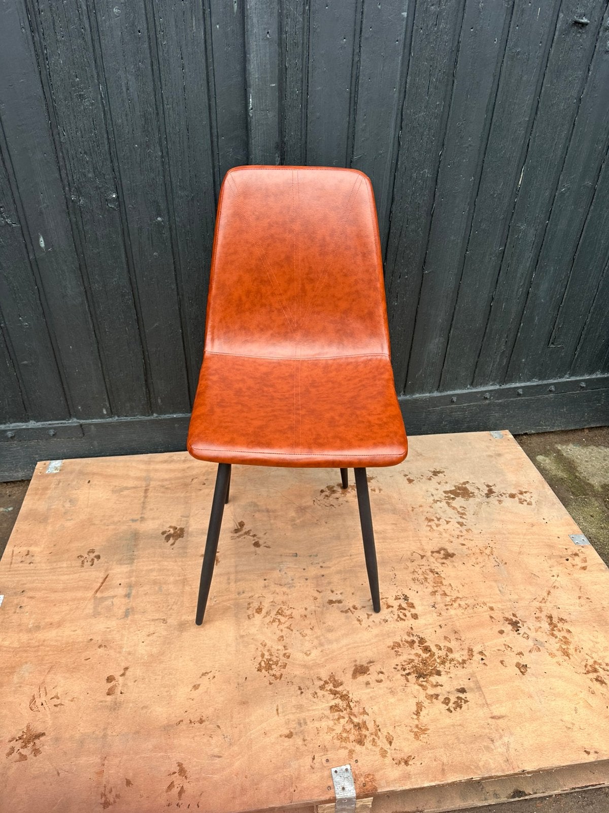 Twee ptmd stoelen nieuw (nep leer), Huis en Inrichting, Stoelen, Ophalen, Zo goed als nieuw, Leer, Twee