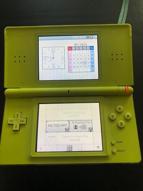 Nintendo DS Lite Lime Green, Spelcomputers en Games, Spelcomputers | Nintendo DS, Gebruikt, DS Lite, Groen, Met beschermhoes of tas
