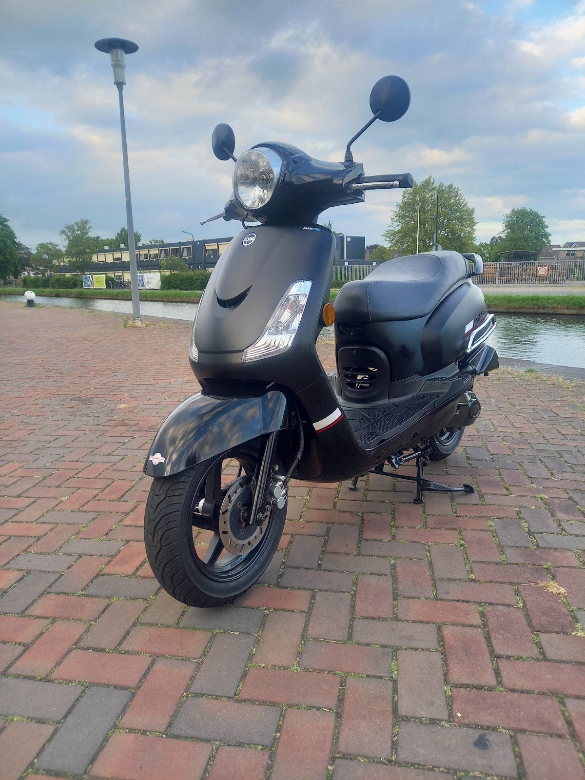 Keurige Sym Fiddle 2 Sport 45km Euro 5, Ophalen, Sym, 49 cc, Zo goed als nieuw