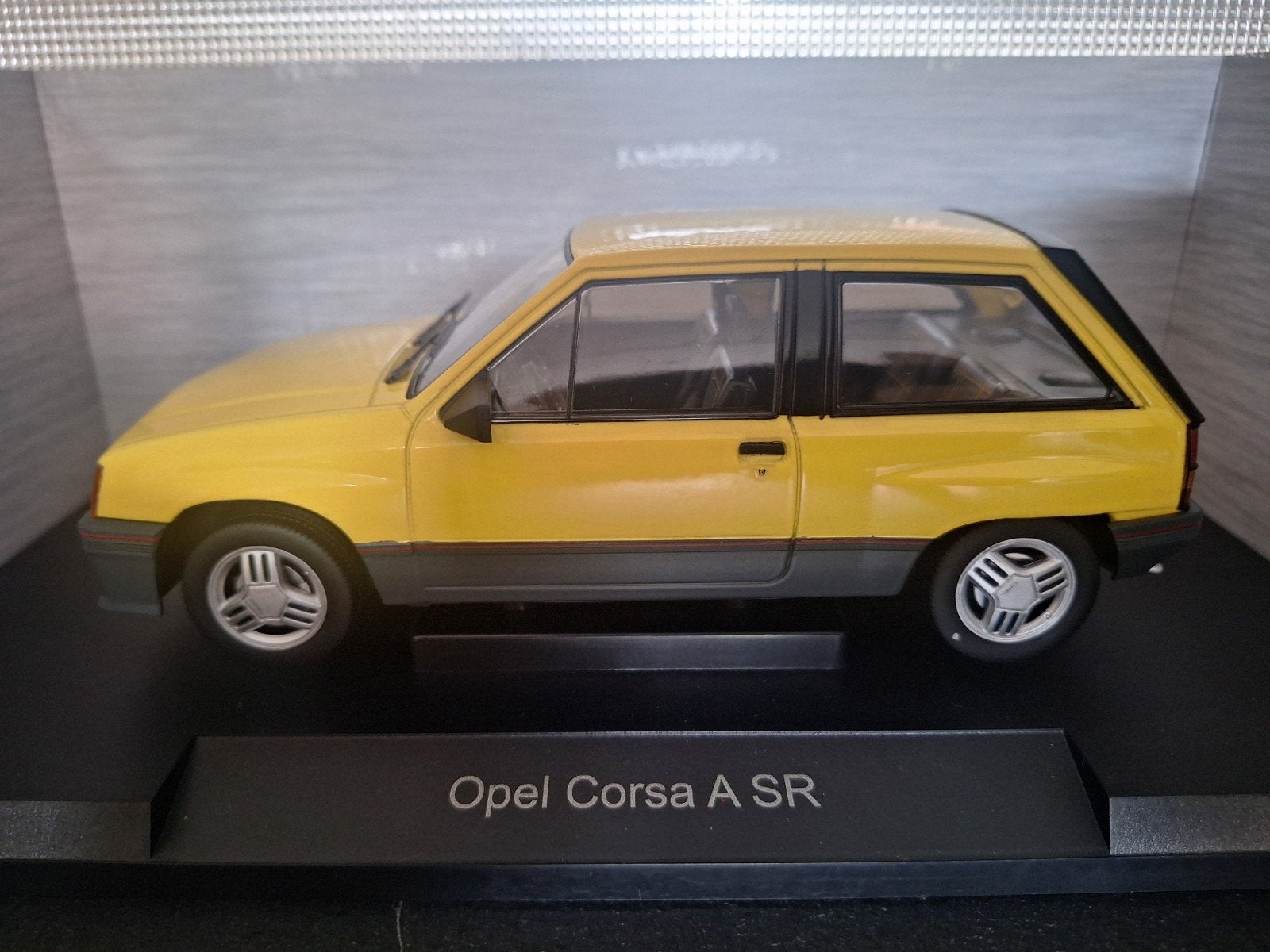 Opel Corsa A SR 1983 Schaal 1:18, Hobby en Vrije tijd, Modelauto's | 1:18, Overige merken, MCG, Nieuw, Ophalen of Verzenden