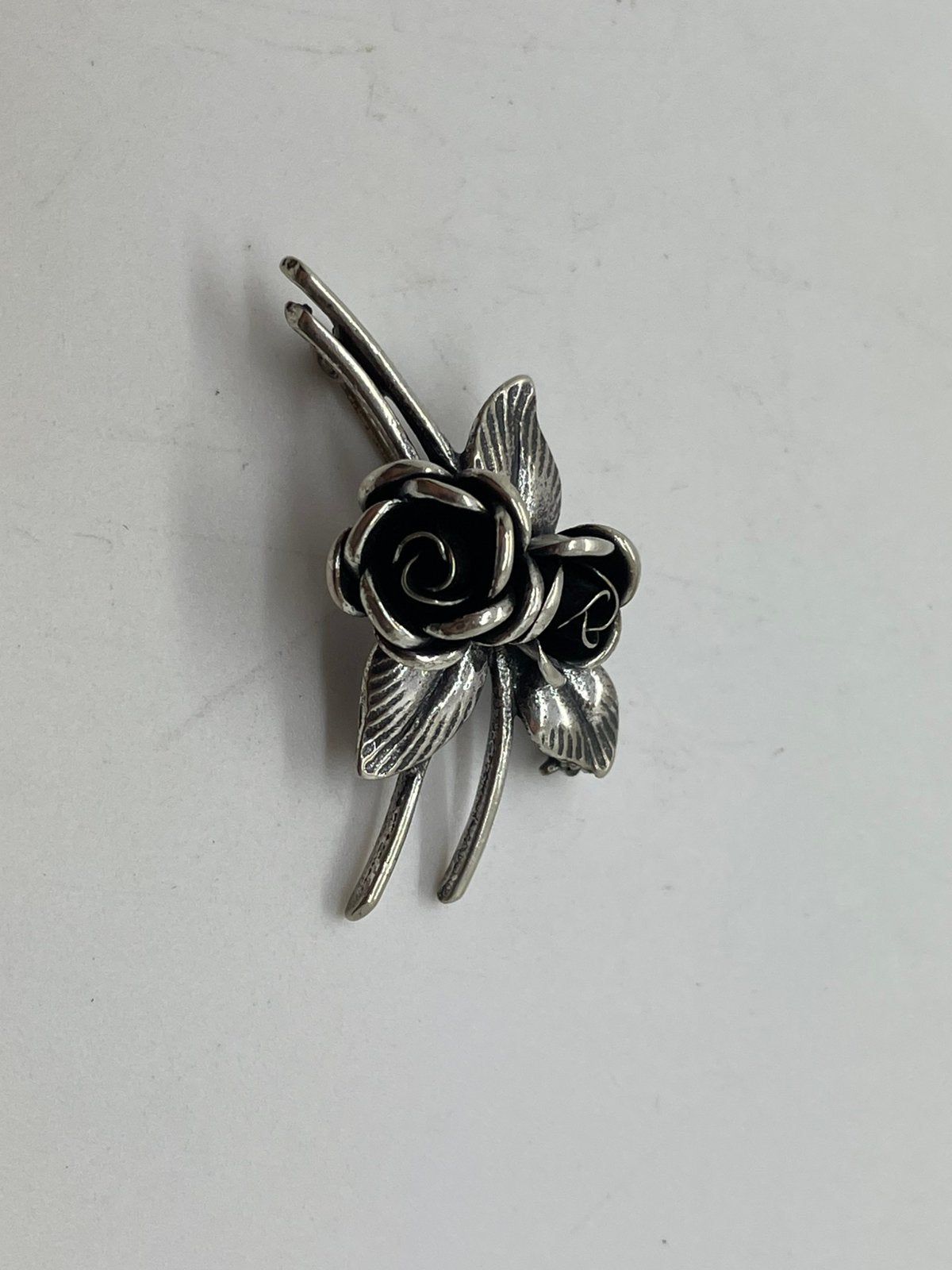 F566 Prachtige zilveren Teka broche roosjes, Ophalen of Verzenden, Zilver, Broche