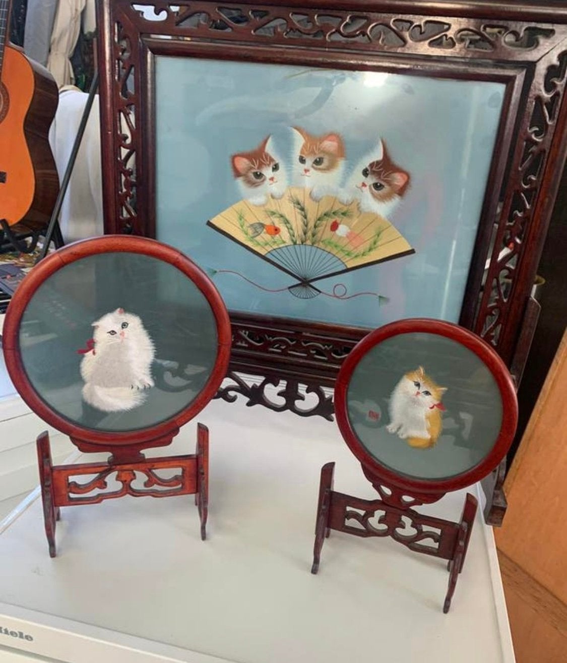 Drie Vintage Chinees geborduurd tafelscherm met poezen, Antiek en Kunst, Kunst | Schilderijen | Klassiek, Ophalen of Verzenden