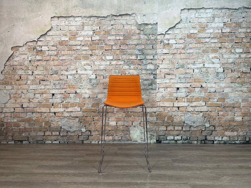 Arper Catifa 46 bar stool oranje bij TheReSales, Ophalen, Met voetsteun, Zo goed als nieuw, Metaal
