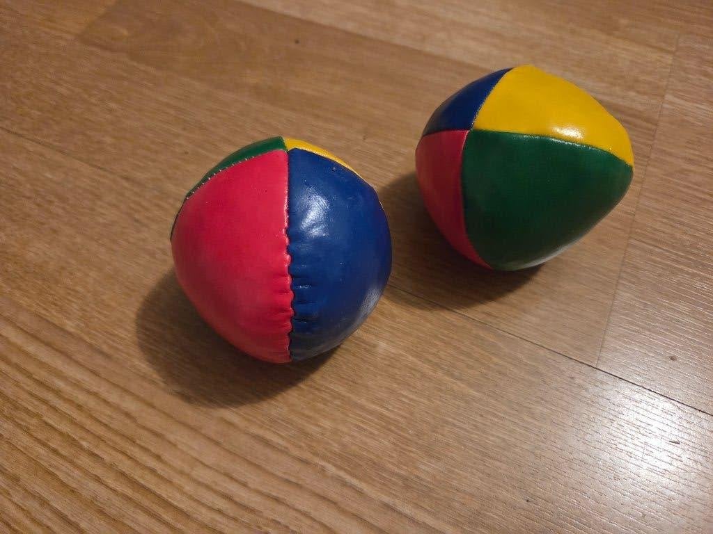 2 stuks jongleer ballen (setprijs), Ophalen of Verzenden, Zo goed als nieuw