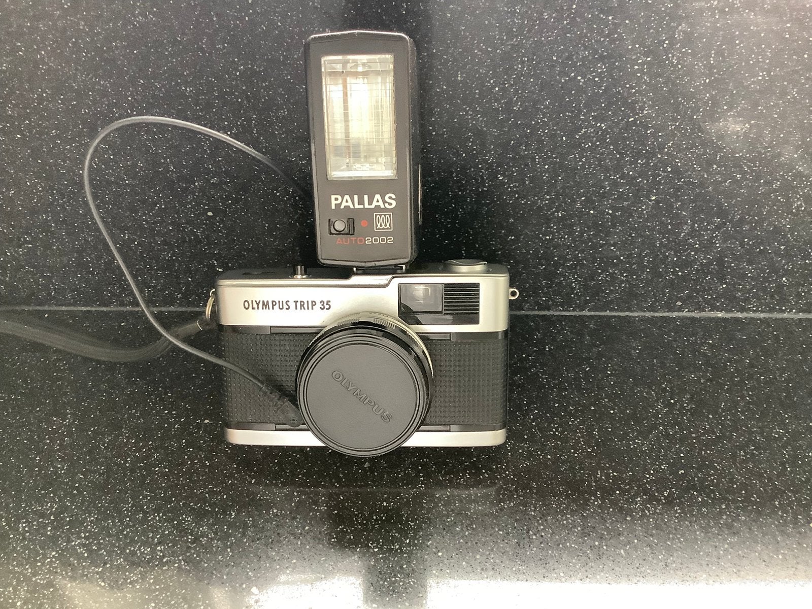 Olympus Trip 35, tasje en electronische flitser, Ophalen of Verzenden, Gebruikt, Compact, Olympus