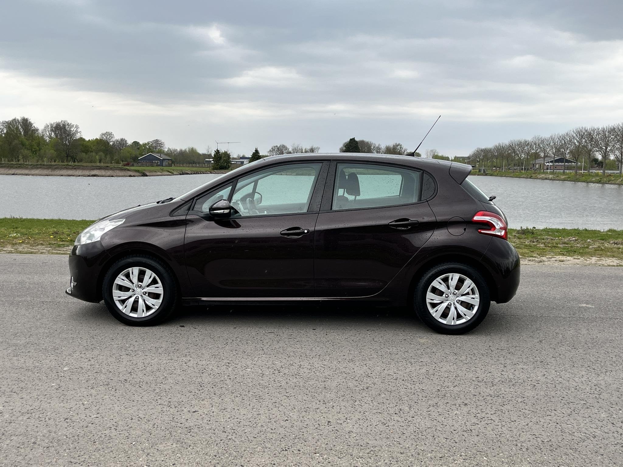 Peugeot 208 1.2 VTi Blue Lease, Voorwielaandrijving, Euro 5, Stof, Gebruikt