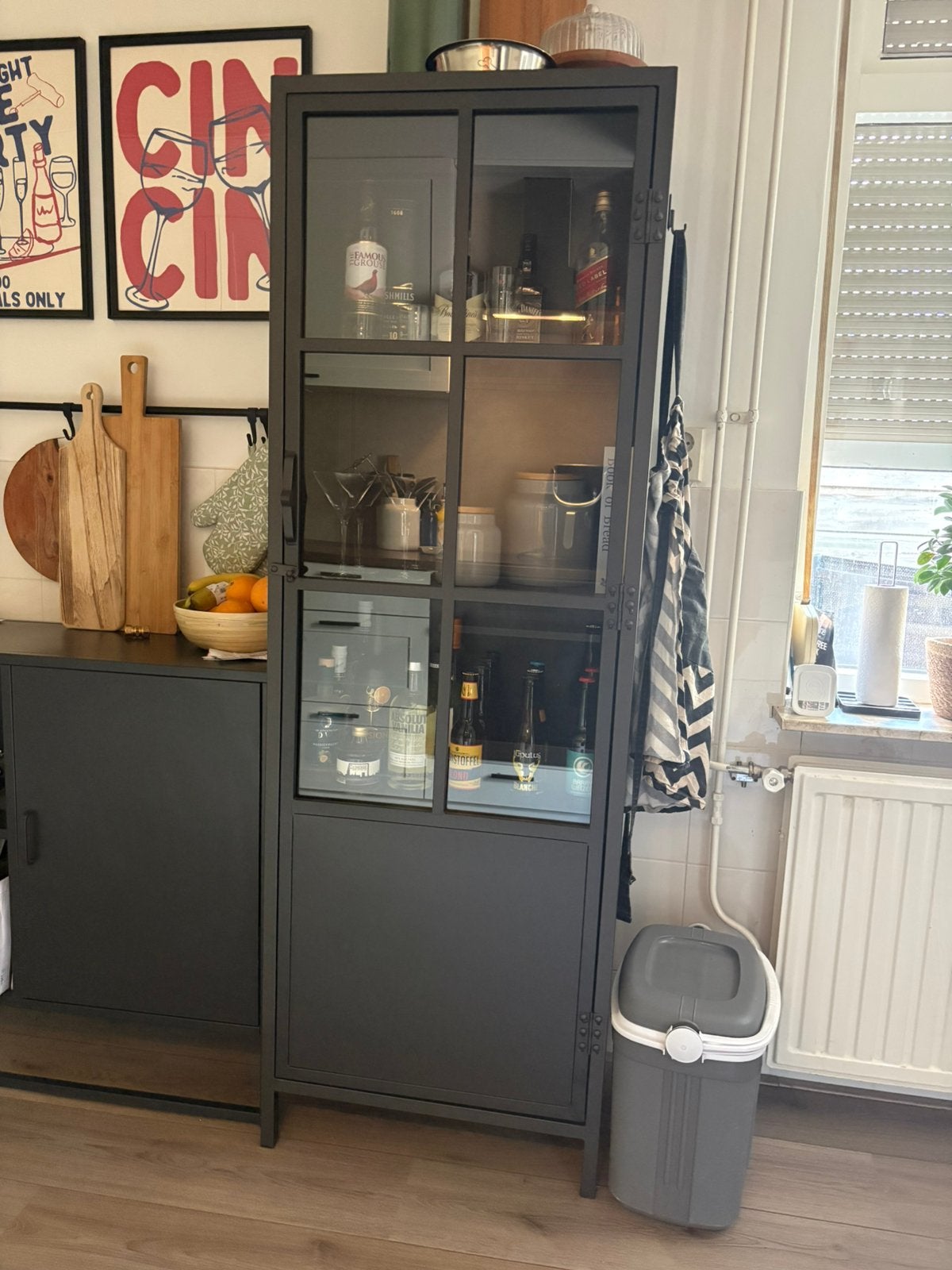 Zwarte metalen vitrinekast Castello Kwantum, Huis en Inrichting, Ophalen, Met deur(en), 50 tot 100 cm, Zo goed als nieuw