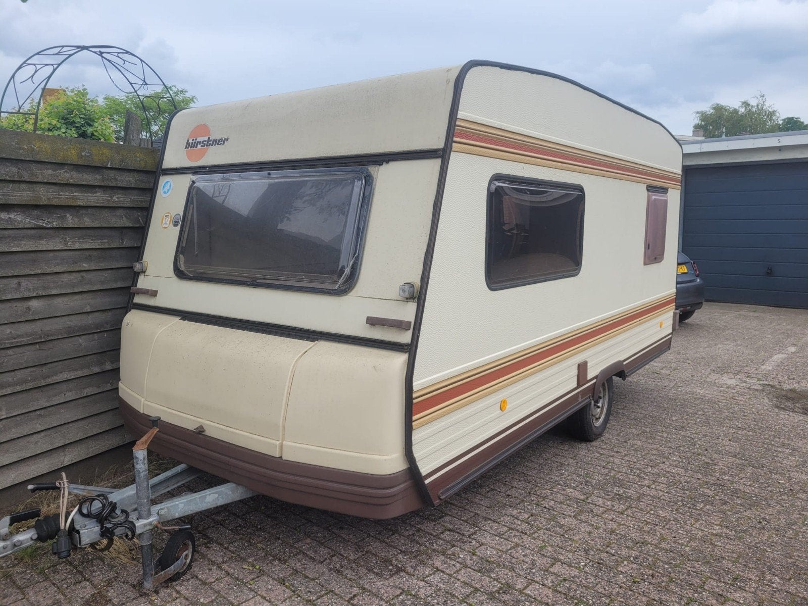 Burstner City caravan met fiets, max 750 kg, Rondzit, Bürstner, 500 - 750 kg, Tot en met 3