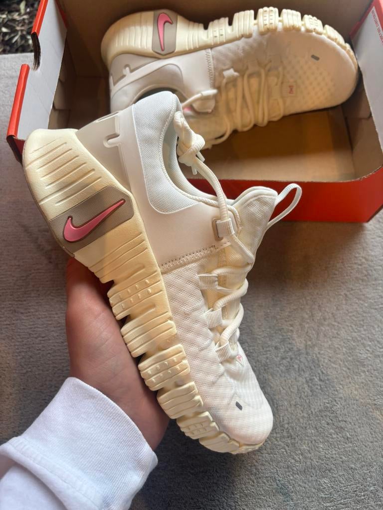Nike metcon 5 sail - maat 40 - nieuw, Kleding | Dames, Schoenen, J, Beige, Nieuw, Ophalen of Verzenden
