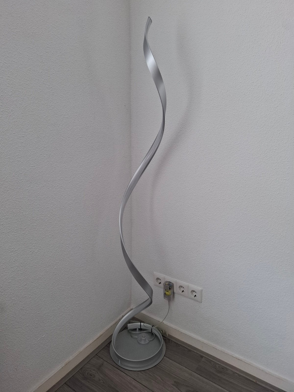 Moderne LED Spiraal Vloerlamp, Ophalen, 100 tot 150 cm, Zo goed als nieuw, Metaal