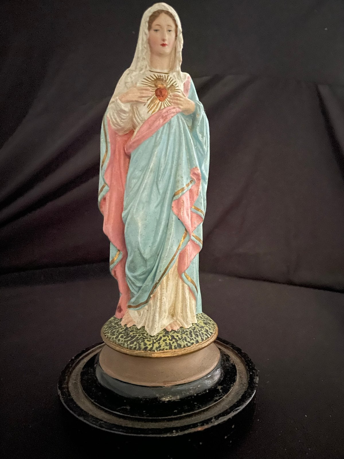 Antieke religieuze beelden en kruisbeeld met stolp, Ophalen