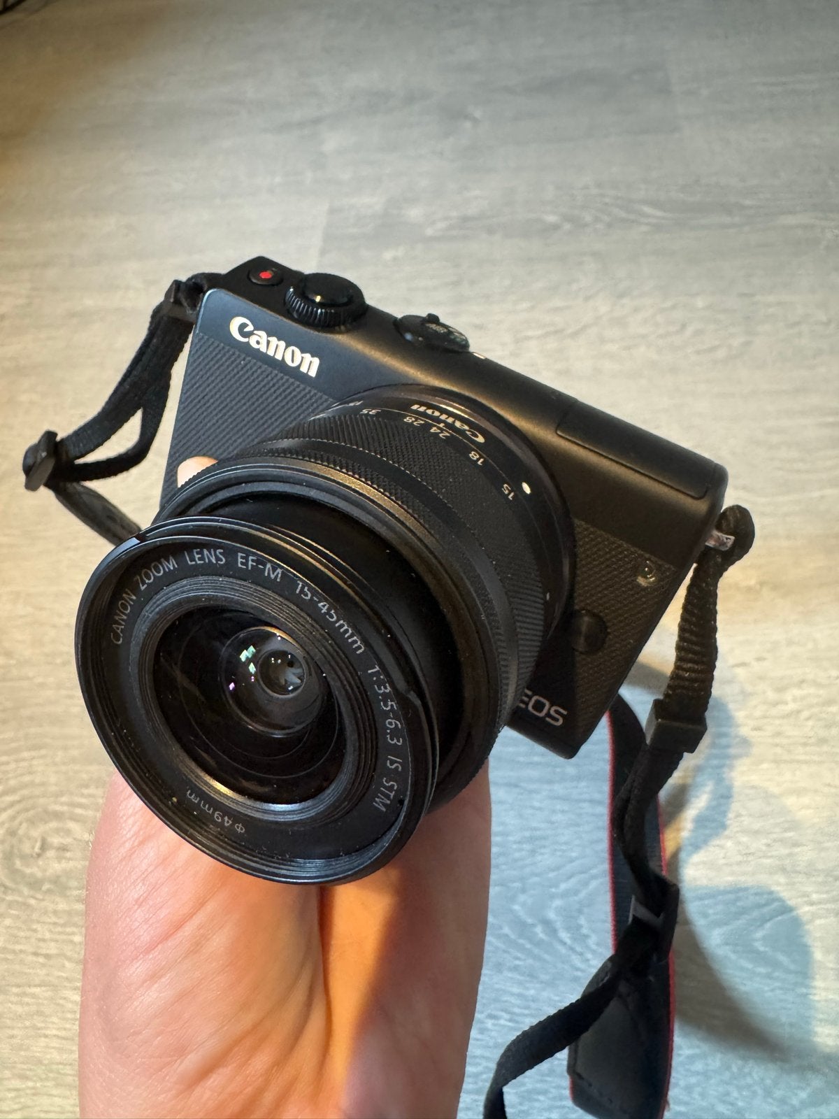 Canon EOS M100 systeemcamera + EF-M 15-45mm lens, Ophalen, Canon, Zo goed als nieuw, WiFi