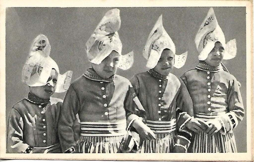 Volendam- -BVier meisjes., Verzenden, 1940 tot 1960, Ongelopen, Noord-Holland