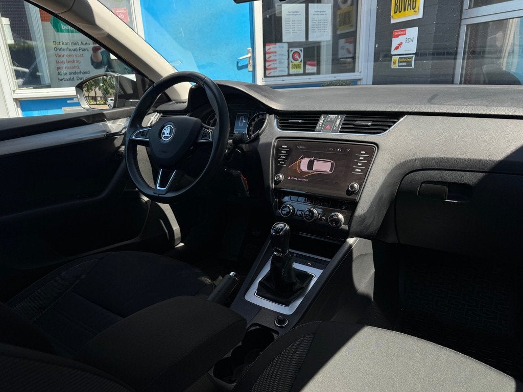 Skoda Octavia Combi 1.4 TSI Greentech Style Business, Auto's, 12 maanden, Gebruikt, 4 cilinders, Zwart
