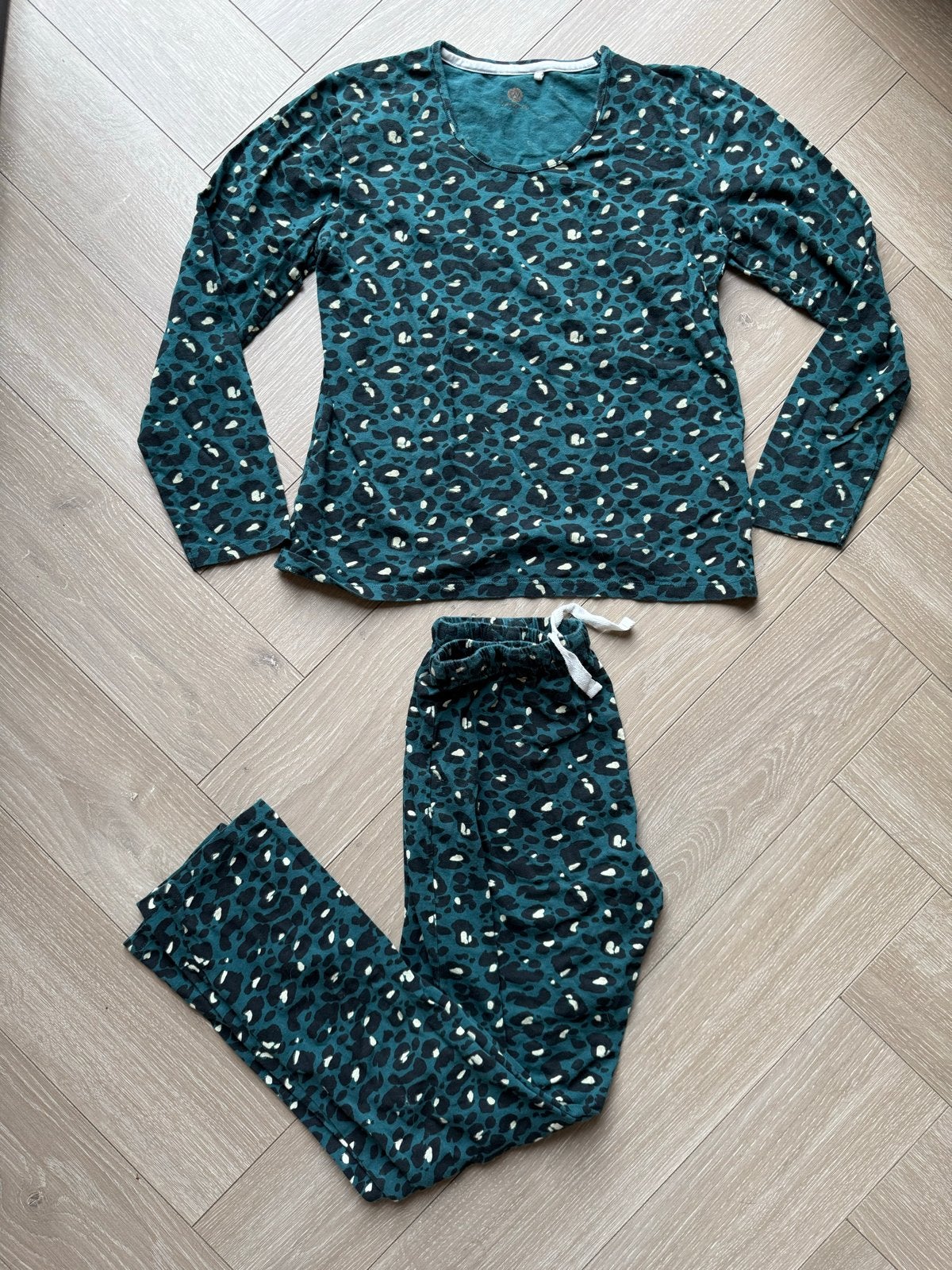 Pyjama Set Groen Luipaardprint Maat M, Ophalen of Verzenden, Zo goed als nieuw, Maat 38/40 (M)