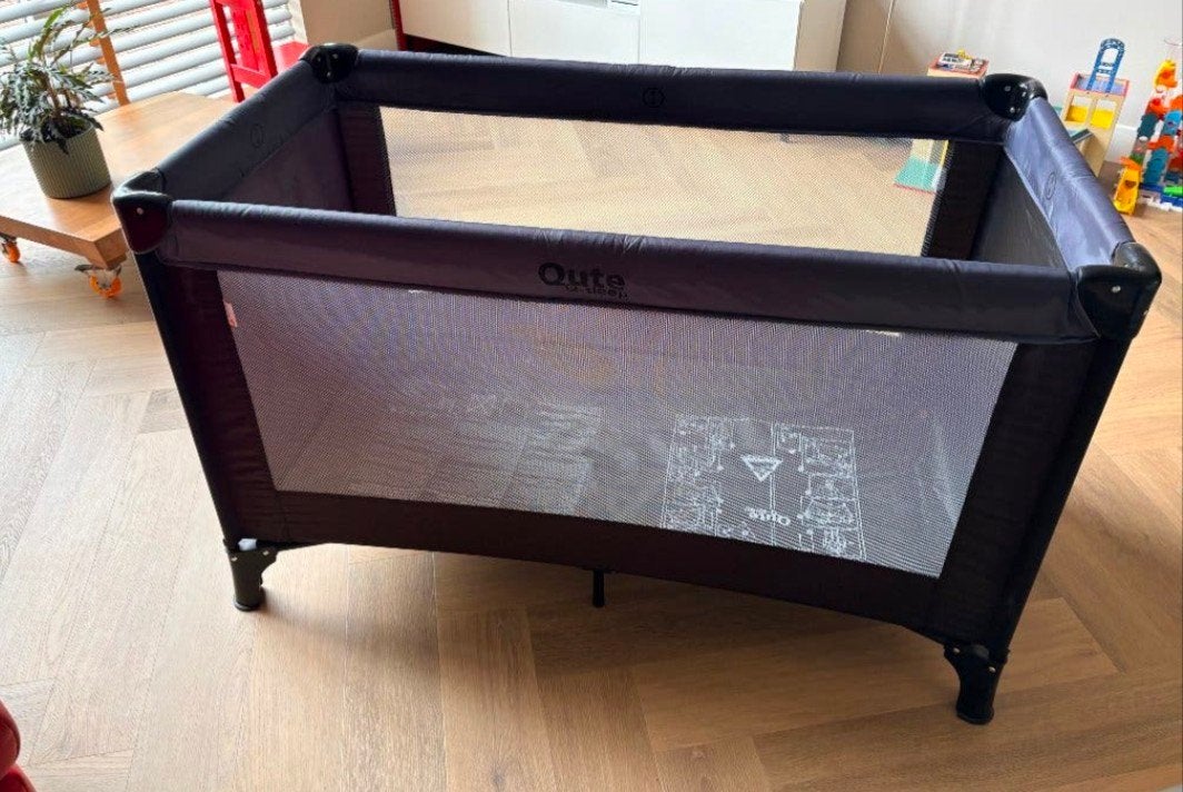 camping bedje met matras, Ophalen of Verzenden, Zo goed als nieuw, Reisbedje