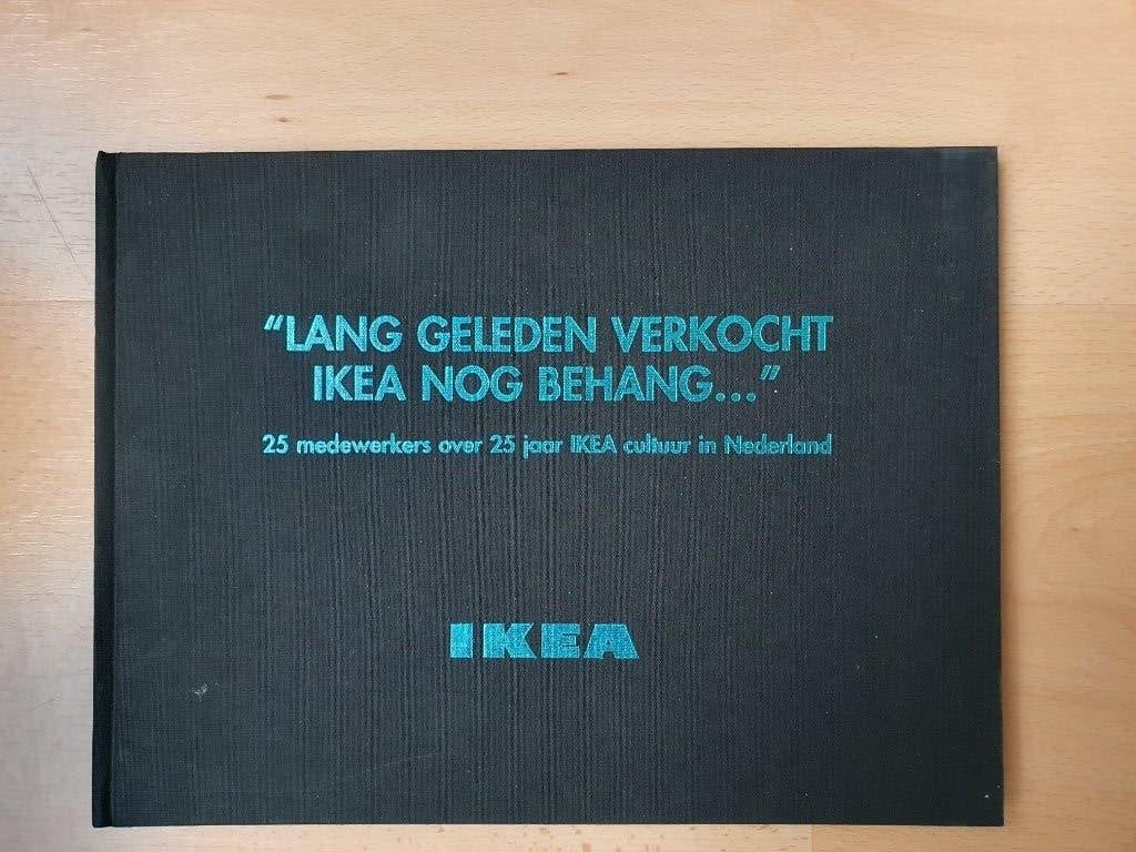 IKEA boek - Lang geleden verkocht IKEA nog behang..., Ophalen of Verzenden, Nieuw
