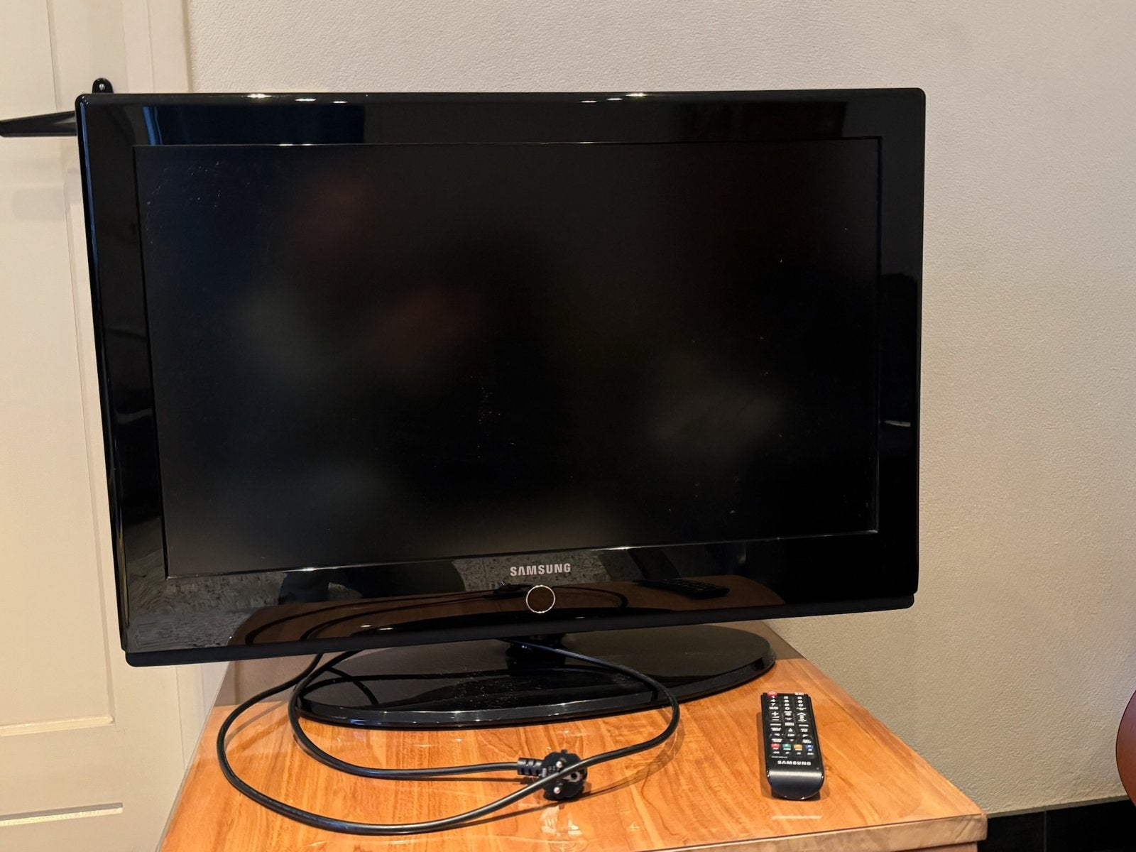 Samsung 32 inch tv - lcd - op voet - zwart, Ophalen, 50 Hz, HD Ready (720p), Samsung