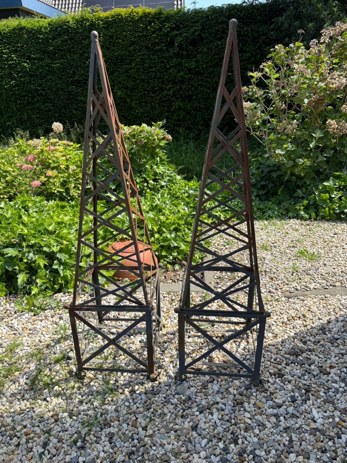 Vintage brocante planten obelisken op onderstel zink, Ophalen, Gebruikt