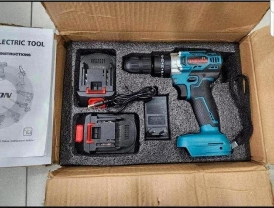 Elektrische accuboormachine twee accu's en opladen €100,00, Ophalen of Verzenden, Nieuw, Boor- en Schroefmachine