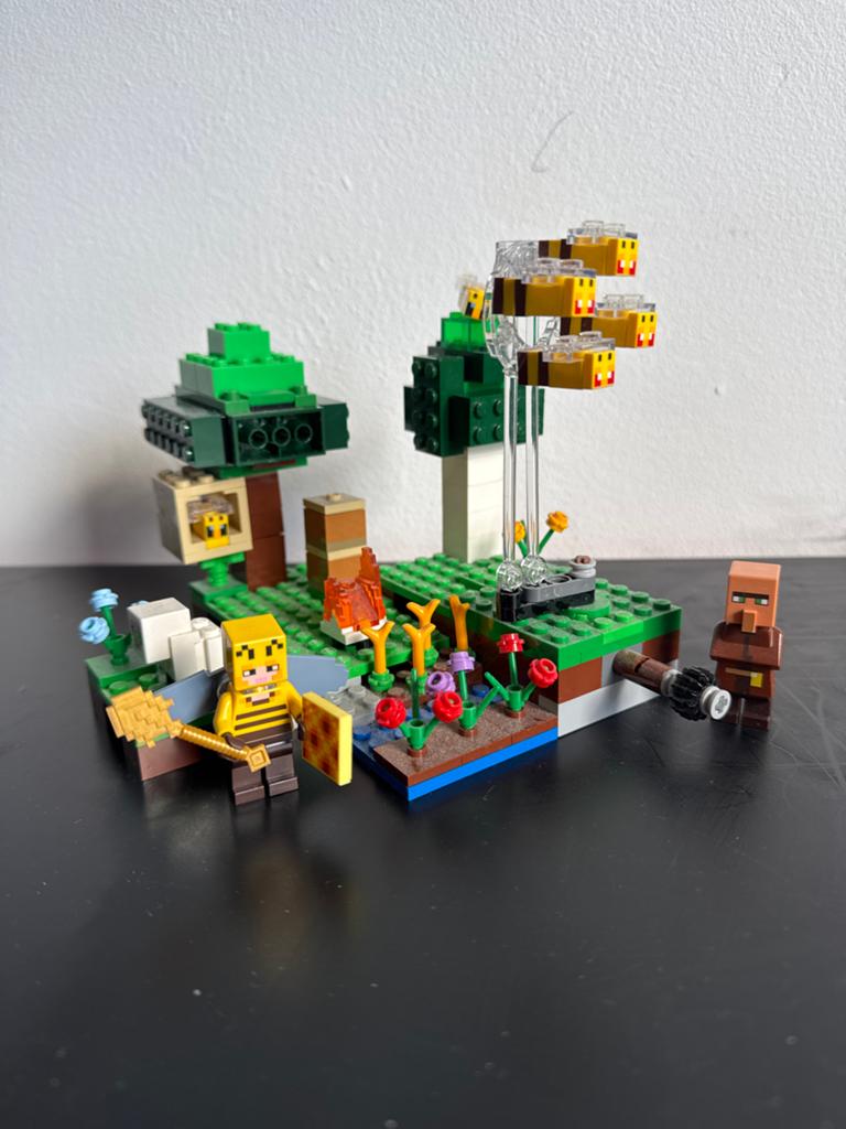 LEGO Minecraft set met boekje Imker, Kinderen en Baby's, Speelgoed | Duplo en Lego, Ophalen of Verzenden, Zo goed als nieuw