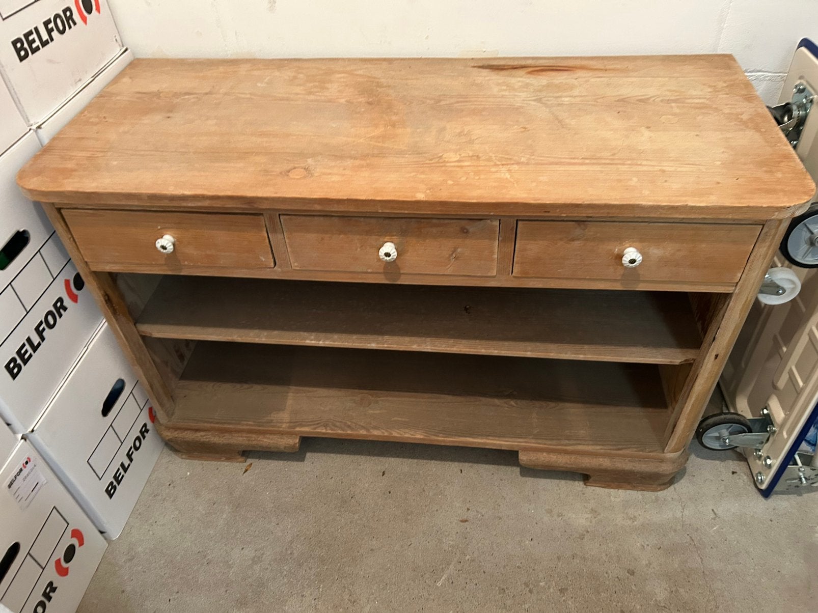 Antiek geloogd grenen kastje/side table, Ophalen