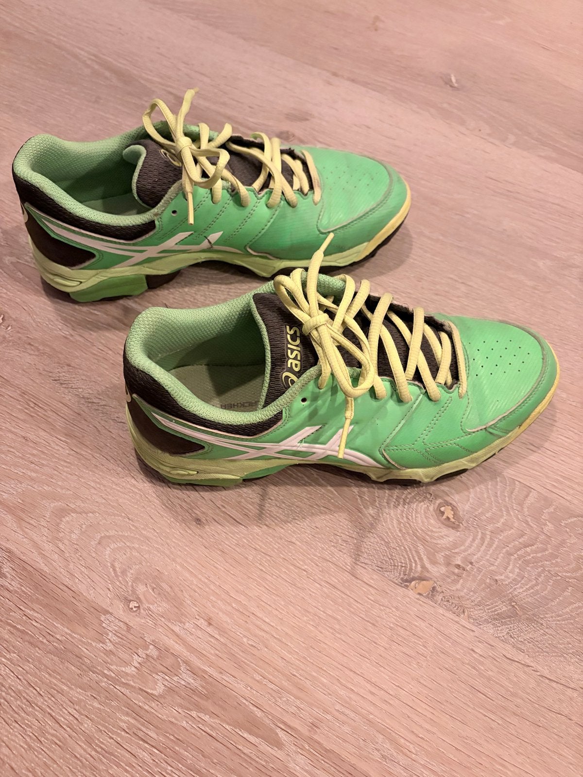 Asics Sportschoenen hockey- Maat 38 - Groen, Ophalen, Gebruikt, Schoenen