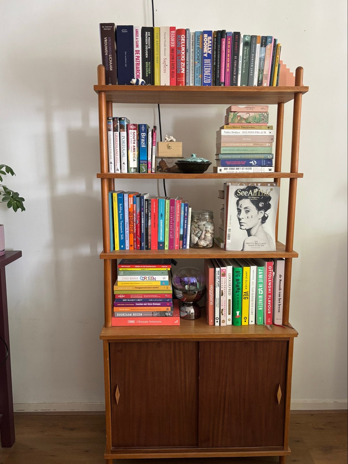 Vintage houten boekenkast met schuifdeuren, Ophalen, Gebruikt, Teakhout, 50 tot 100 cm