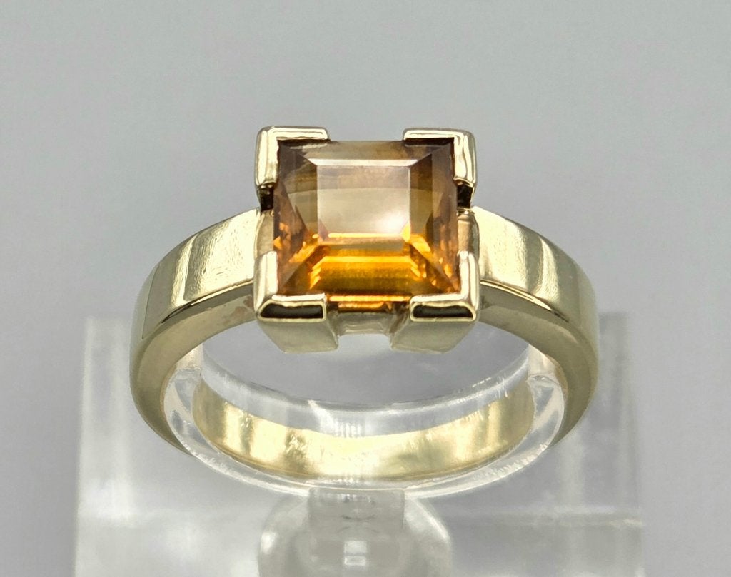 Gouden Vintage ring met edelsteen citrien. 2026/382