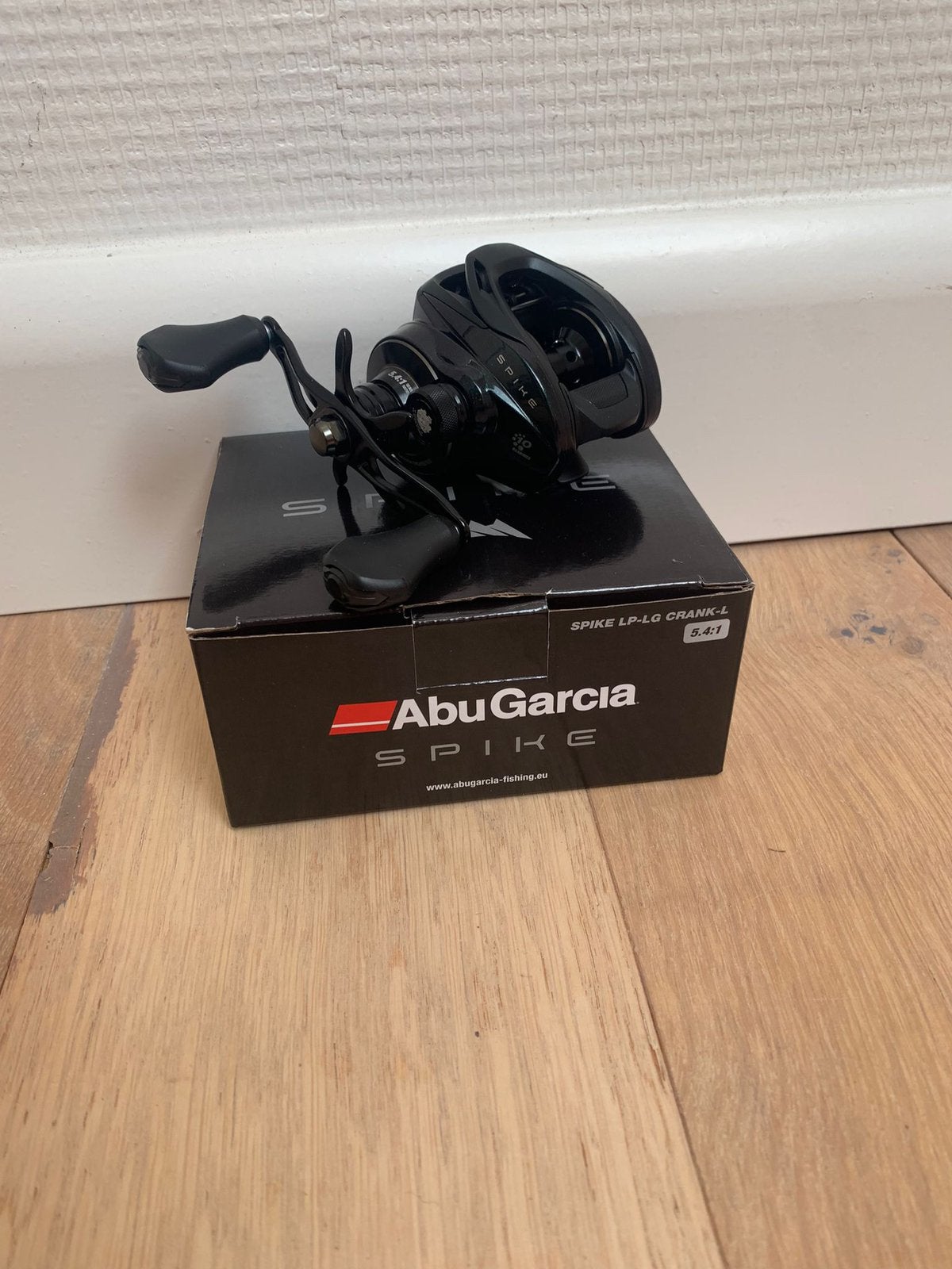 Nieuwe Abu Garcia Spike LP-LG Crank LH reelmolen, 10 lagers, Abu garcia, Werphengel, Nieuw, Ophalen of Verzenden