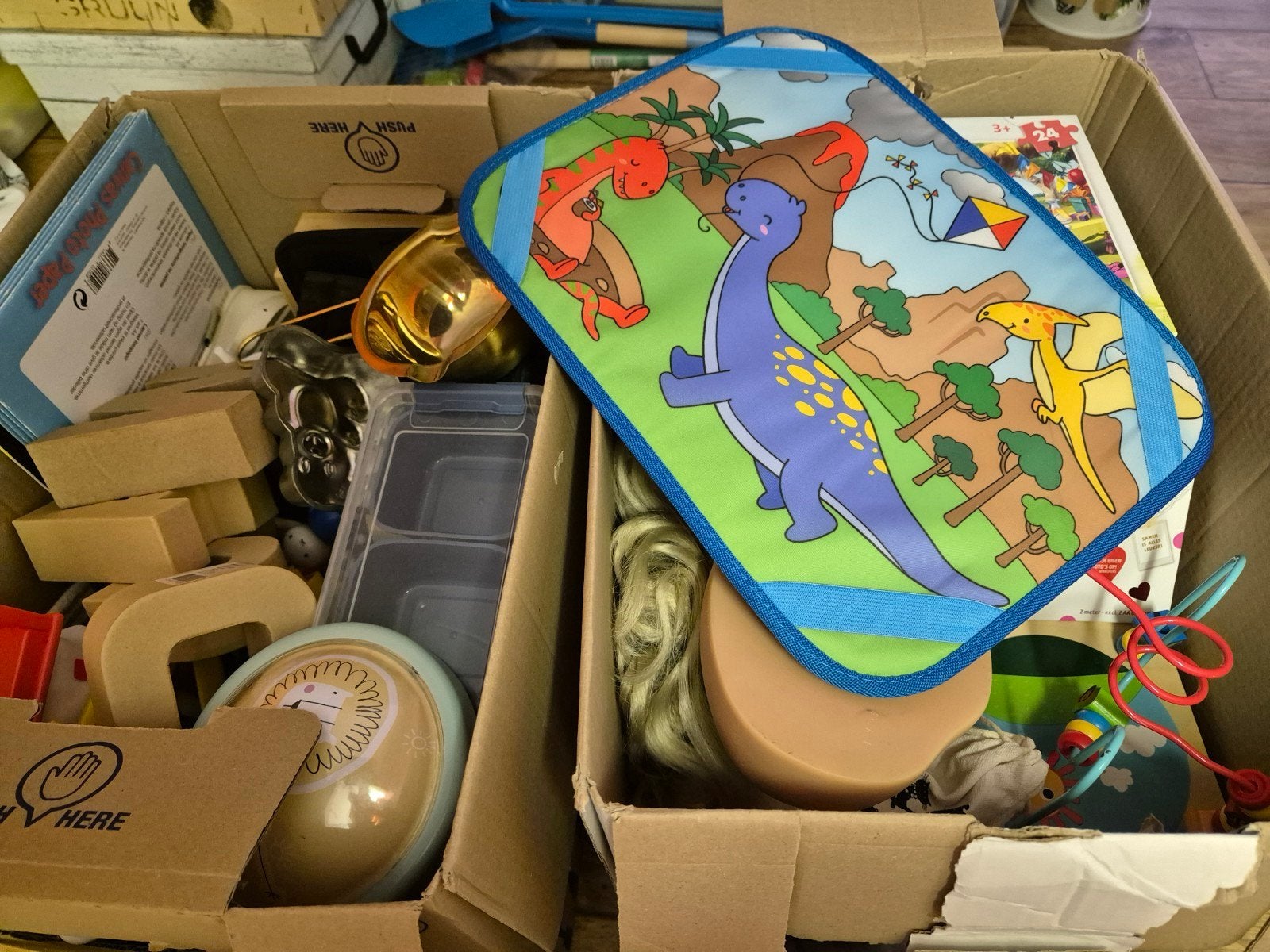 2 verhuisdozen rommelmarkt spullen, Ophalen