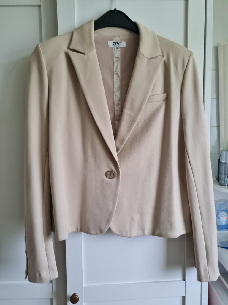Jasje kort model Zizo Maat 46, Kleding | Dames, Jasjes, Kostuums en Pakken, Zizo, Beige, Maat 46/48 (XL) of groter, Nieuw