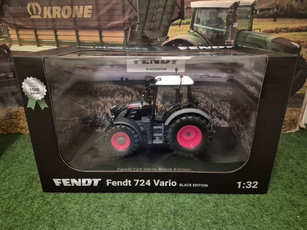 Boeryes: Fendt 724 Vario Black Edition van UH, Ophalen of Verzenden, Nieuw, Tractor of Landbouw, Universal Hobbies