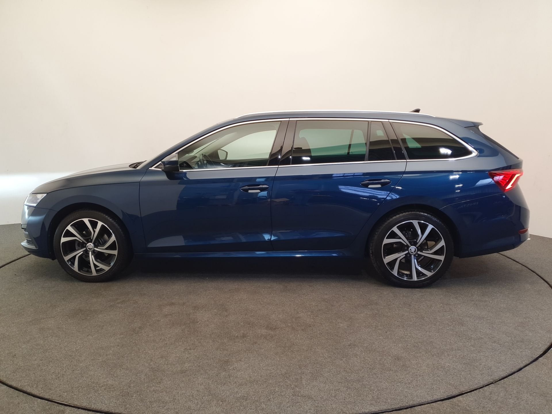 Skoda Octavia Combi 1.0 e-TSI Business Edition Trekhaak, ACC, Auto's, Stof, Gebruikt, Blauw, Parkeersensor