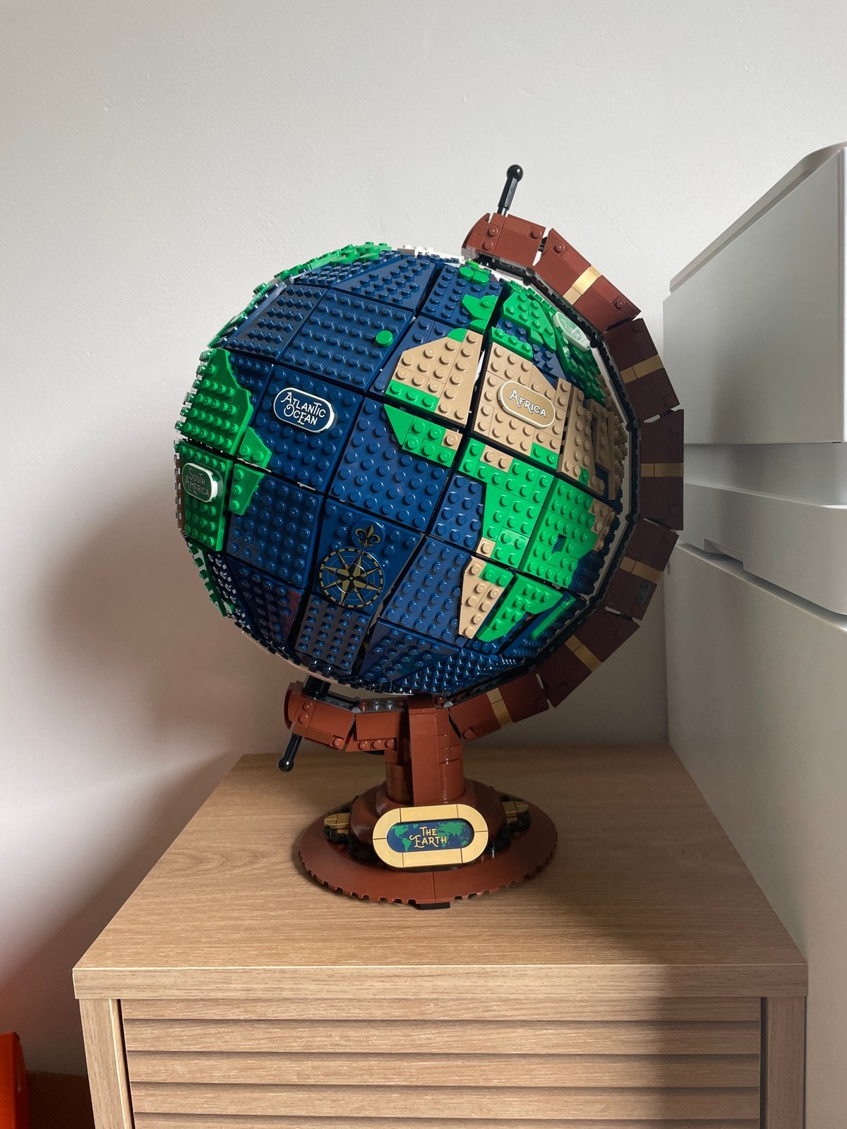Lego 21332, The globe, Kinderen en Baby's, Speelgoed | Duplo en Lego, Ophalen of Verzenden, Complete set, Lego, Inclusief doos