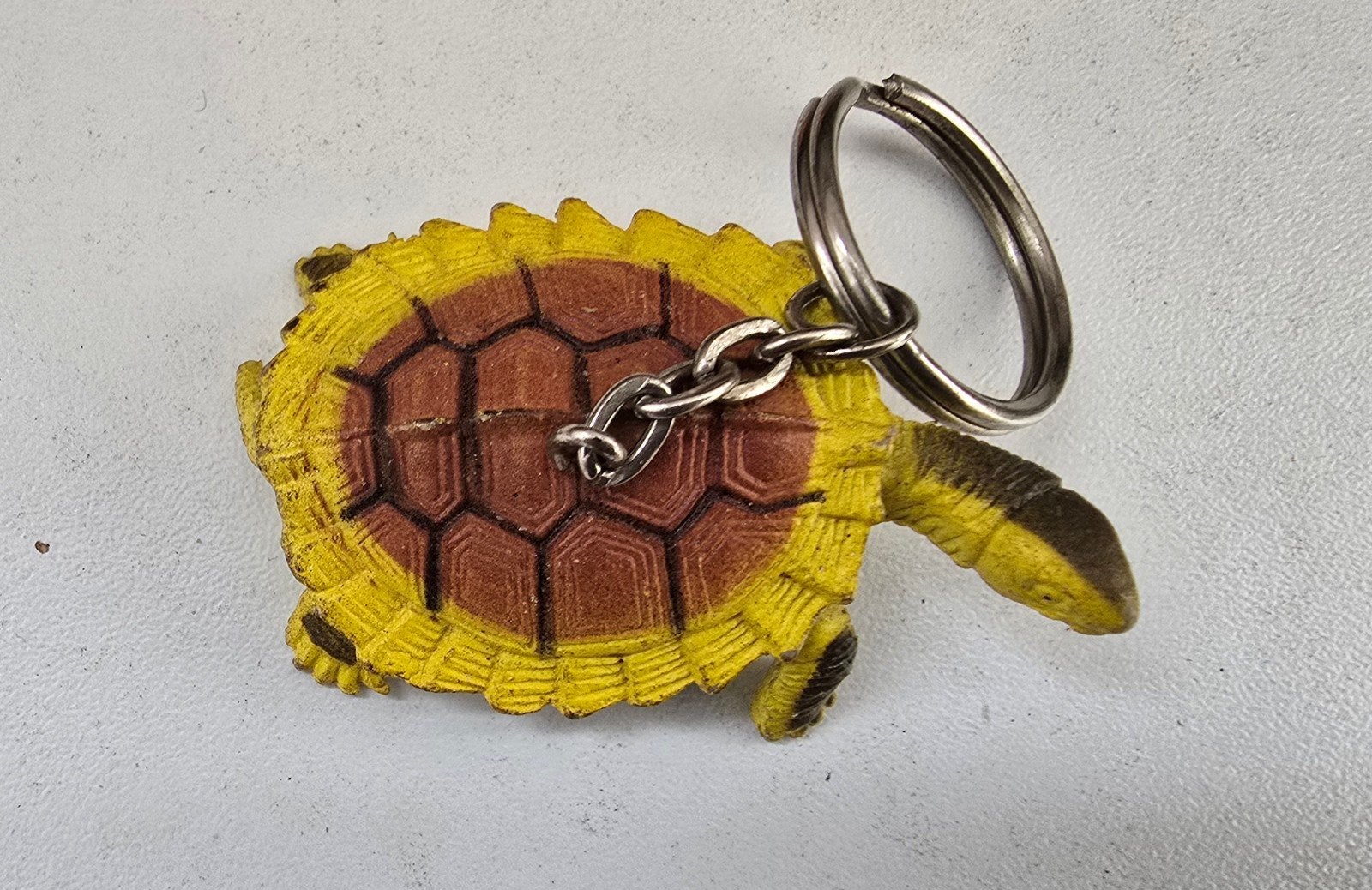 Sleutelhanger schildpad - Geel en bruin, Verzamelen, Ophalen of Verzenden, Gebruikt, Dier of Natuur