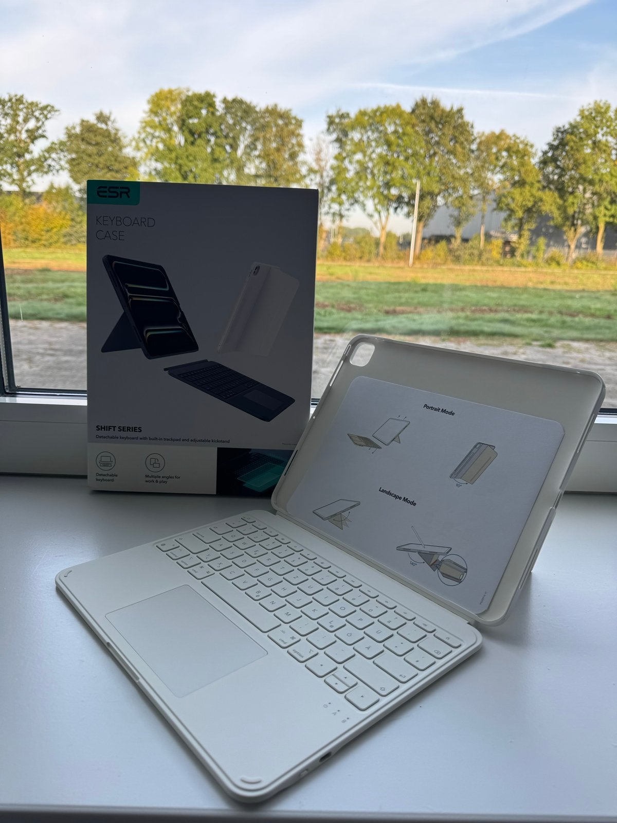 ESR QWERTZ Toetsenbord Hoes Wit voor iPad 13 Pro (Nieuw), 13 inch of meer, Nieuw, Ophalen of Verzenden, Screenprotector