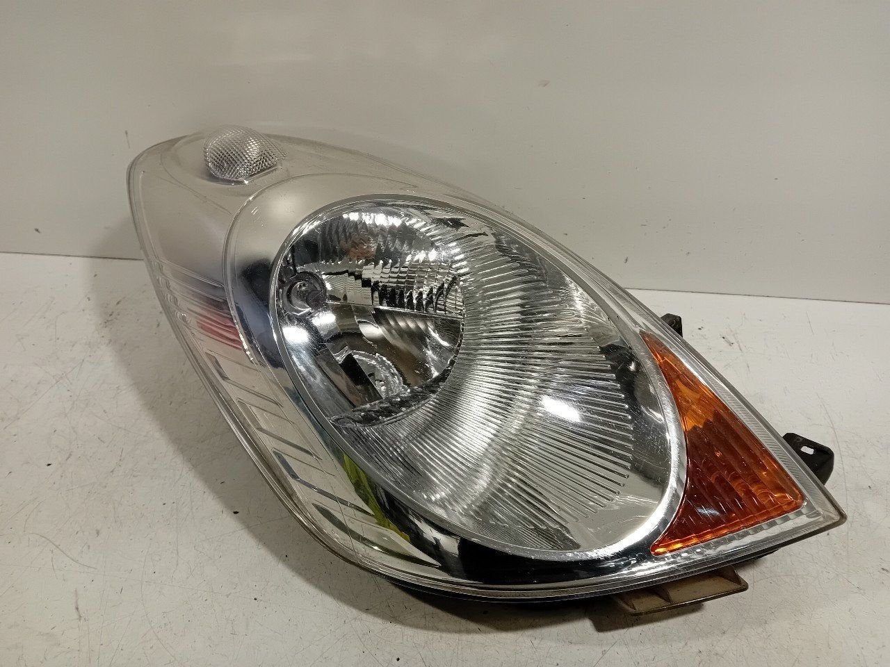 Koplamp rechts Nissan Note, Auto-onderdelen, Verlichting, Onderdelen@venauto.nl, Van der Ven Autorecycling B.V., Gebruikt, Ettenseweg 76, 4706 PB Roosendaal, The Netherlands
