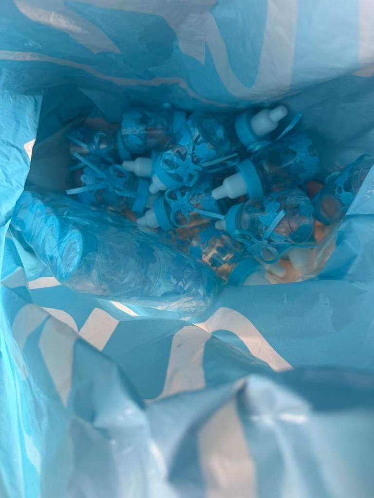 Blauwe flesjes voor de babyshower, Ophalen, Nieuw, Groter dan 1:32