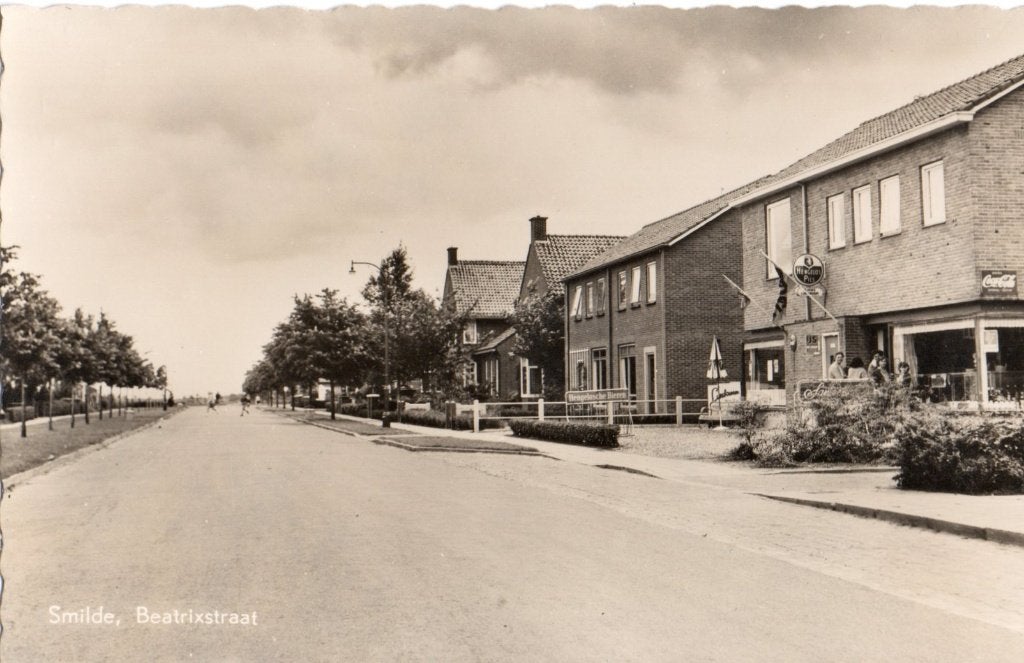 Smilde, Beatrixstraat met winkels. 6658, Verzenden, 1940 tot 1960, Ongelopen, Drenthe