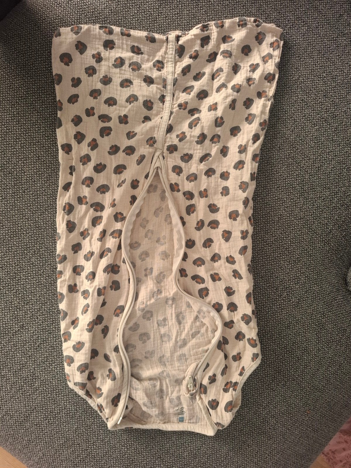 Hema Slaapzak met Luipaardprint - Maat 68/80, Ophalen of Verzenden, Zo goed als nieuw, Slaapzak, Hema
